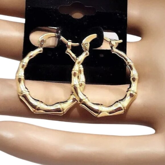 1 1/8 Inch 27mm Bamboo Hoop Pierced Post Earrings Gold Tone - Picture 2 of 4